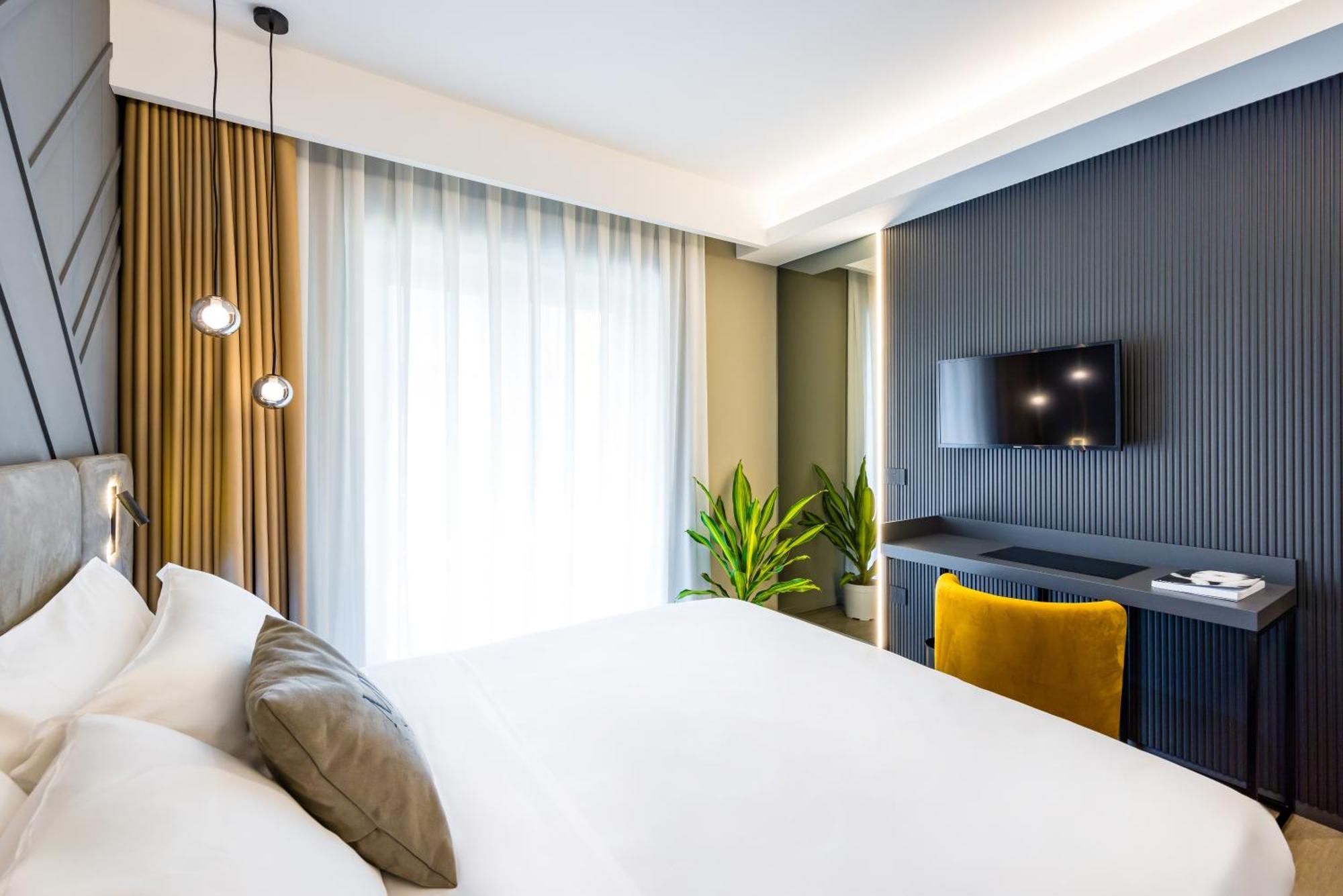 Mh Suites Plebiscito Naples Exterior photo