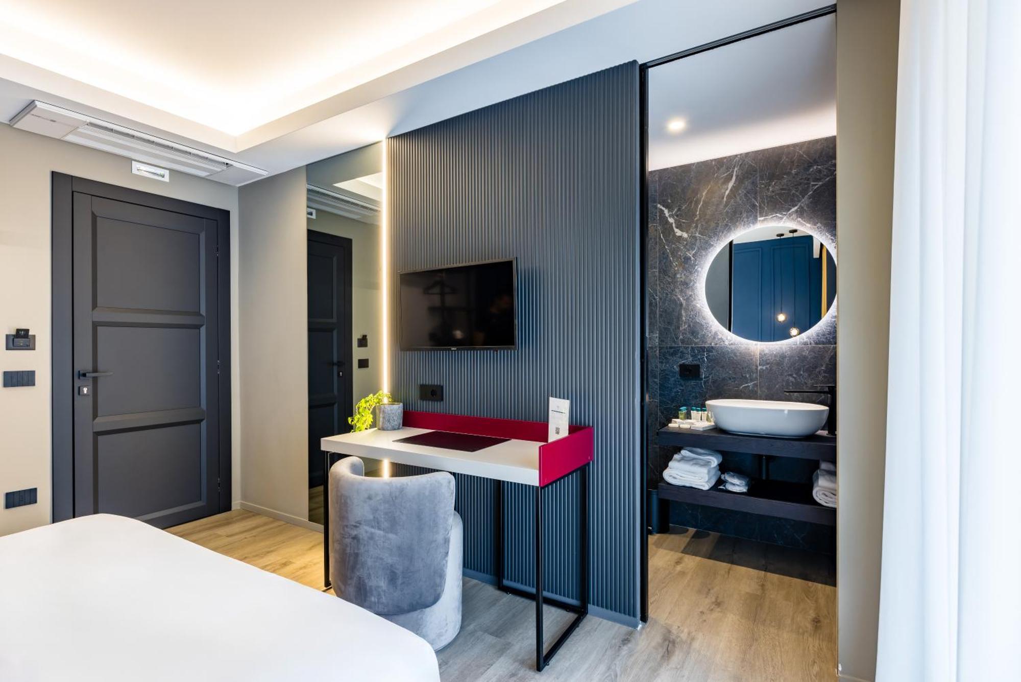 Mh Suites Plebiscito Naples Exterior photo