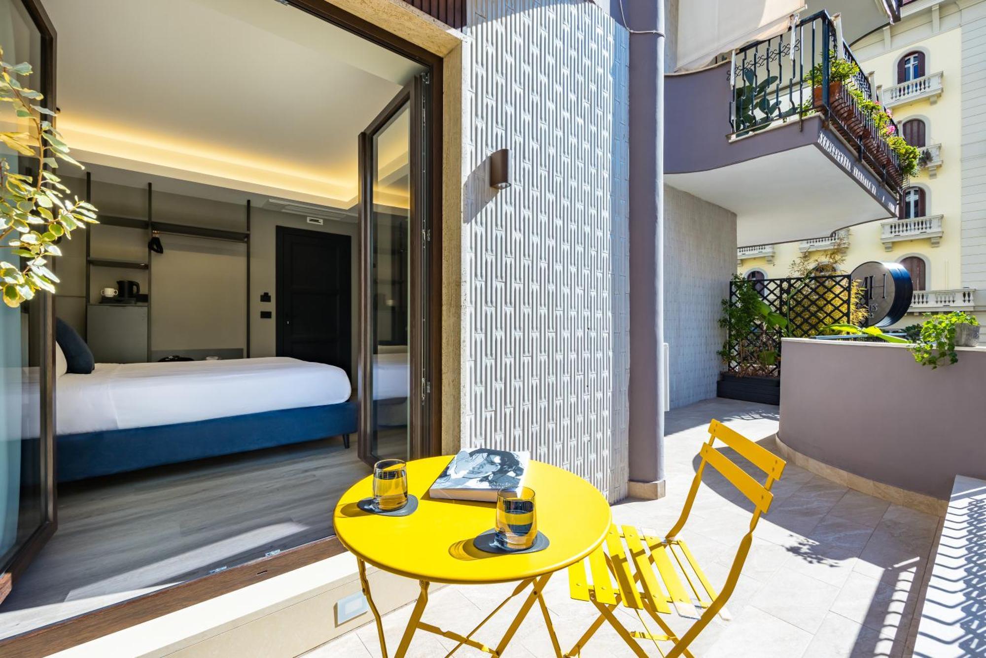 Mh Suites Plebiscito Naples Exterior photo